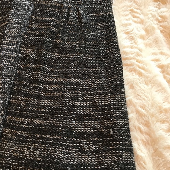 😀 $30/3 Sweater tunic silver black - Picture 3 of 4